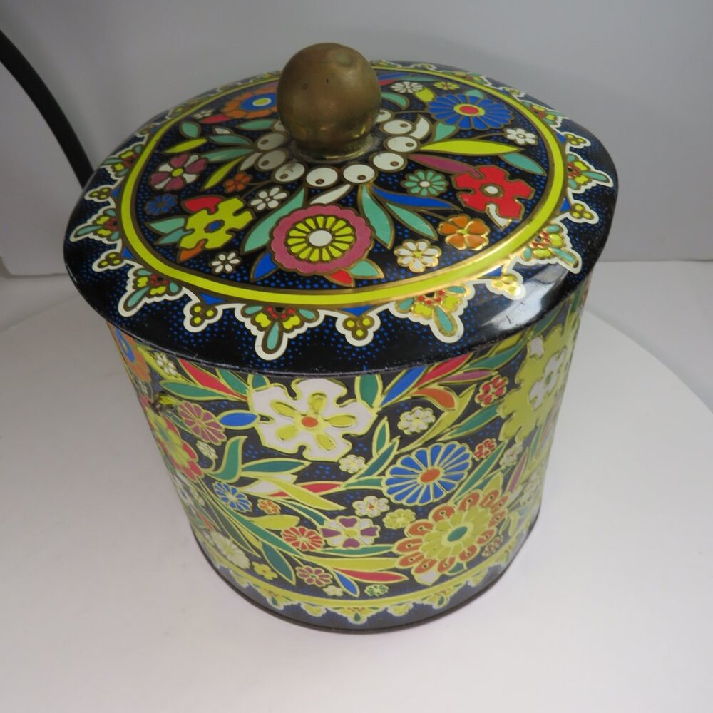 Embossed Daher Ltd Vintage Large Biscuit Tea Metal Tin Canister 70s England